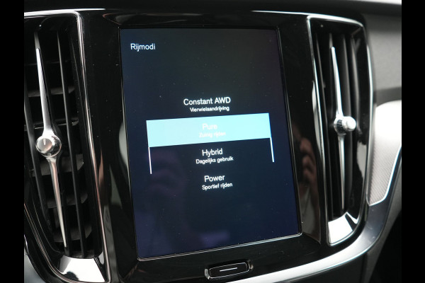 Volvo V60 T6 Recharge AWD R-Design PHEV 340pk Dealer O.H. | SOH 82,8% | Camera | Harman / Kardon | Lederen Sportstoelen Memory & Verwarmd | Stuur Verwarmd | Keyless | BLIS | Cruise Control | Apple Carplay | Navigatie | DAB | 20"L.M | Plug In Hybrid