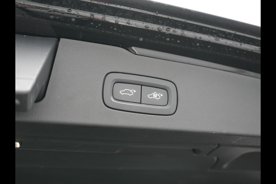 Volvo V60 T6 Recharge AWD R-Design PHEV 340pk Dealer O.H. | SOH 82,8% | Camera | Harman / Kardon | Lederen Sportstoelen Memory & Verwarmd | Stuur Verwarmd | Keyless | BLIS | Cruise Control | Apple Carplay | Navigatie | DAB | 20"L.M | Plug In Hybrid