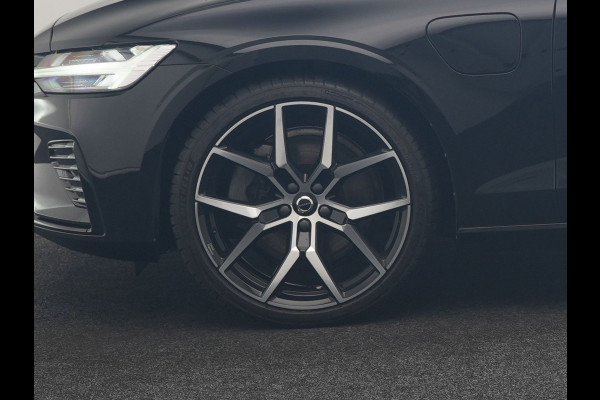 Volvo V60 T6 Recharge AWD R-Design PHEV 340pk Dealer O.H. | SOH 82,8% | Camera | Harman / Kardon | Lederen Sportstoelen Memory & Verwarmd | Stuur Verwarmd | Keyless | BLIS | Cruise Control | Apple Carplay | Navigatie | DAB | 20"L.M | Plug In Hybrid