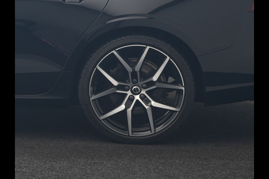 Volvo V60 T6 Recharge AWD R-Design PHEV 340pk Dealer O.H. | SOH 82,8% | Camera | Harman / Kardon | Lederen Sportstoelen Memory & Verwarmd | Stuur Verwarmd | Keyless | BLIS | Cruise Control | Apple Carplay | Navigatie | DAB | 20"L.M | Plug In Hybrid