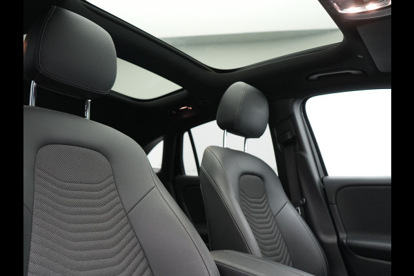 Mercedes-Benz EQA 250 Progressive 67 kWh 190pk Dealer O.H. | SOH 95,9% | Panodak | Adaptive Cruise | Camera | Sfeerverlichting | Sportstoelen Verwarmd | BLIS | Widescreen Navi | Apple Carplay | DAB |