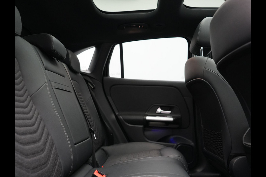 Mercedes-Benz EQA 250 Progressive 67 kWh 190pk Dealer O.H. | SOH 95,9% | Panodak | Adaptive Cruise | Camera | Sfeerverlichting | Sportstoelen Verwarmd | BLIS | Widescreen Navi | Apple Carplay | DAB |