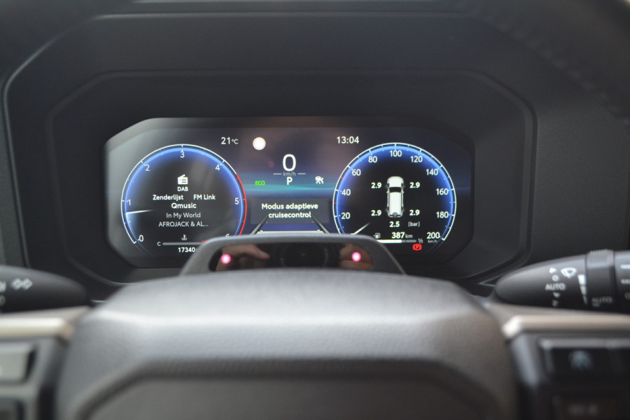 Toyota Land Cruiser 2.8 D-4D Hybrid Navigator Van