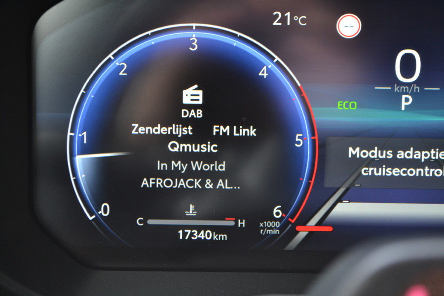 Toyota Land Cruiser 2.8 D-4D Hybrid Navigator Van