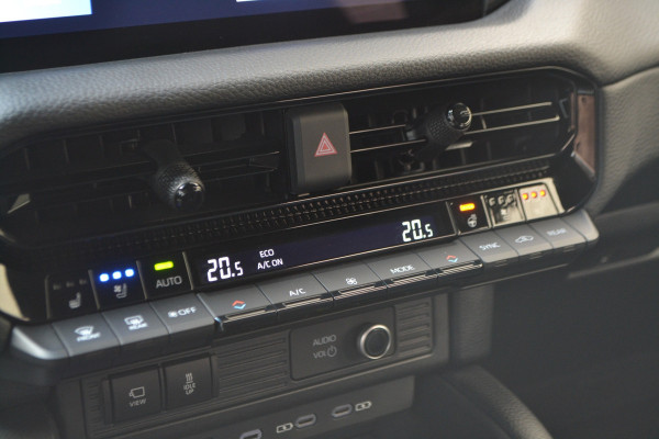 Toyota Land Cruiser 2.8 D-4D Hybrid Navigator Van