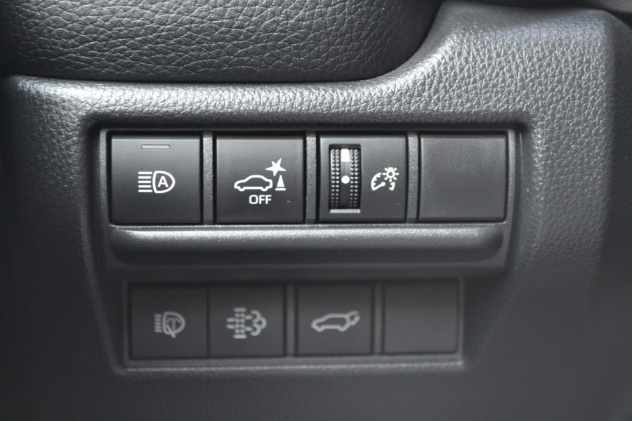 Toyota Land Cruiser 2.8 D-4D Hybrid Navigator Van