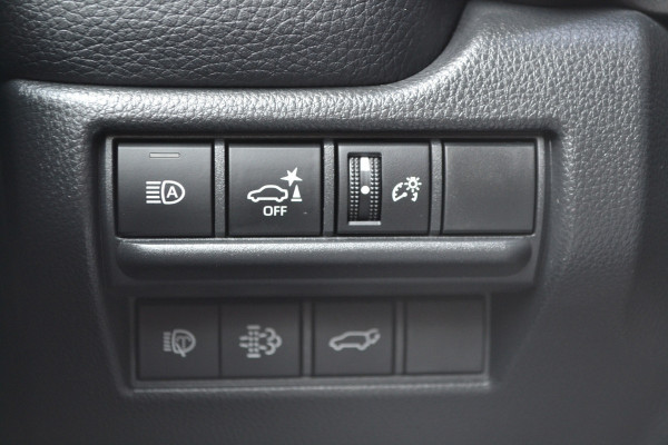 Toyota Land Cruiser 2.8 D-4D Hybrid Navigator Van