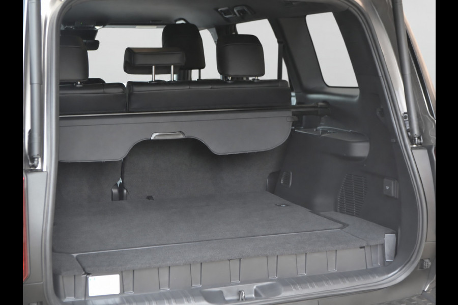 Toyota Land Cruiser 2.8 D-4D Hybrid Navigator VAN