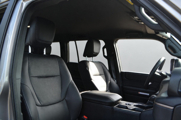 Toyota Land Cruiser 2.8 D-4D Hybrid Navigator Van