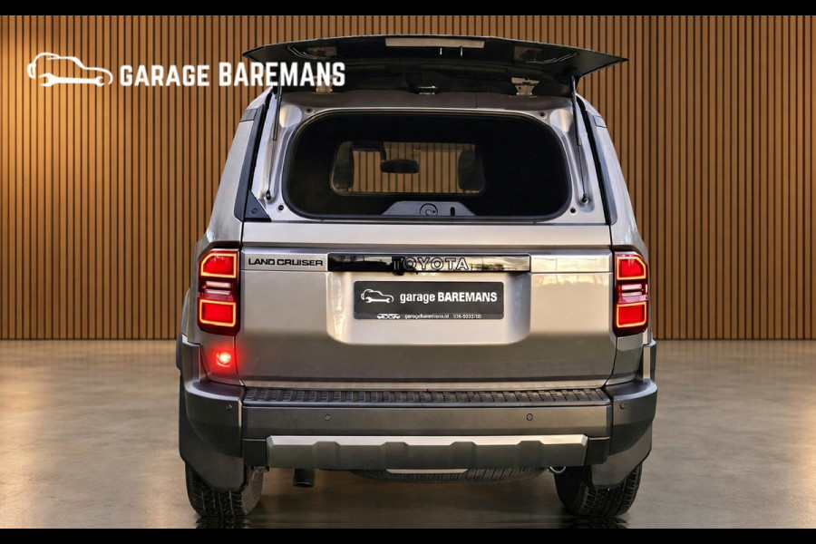 Toyota Land Cruiser 2.8 D-4D Hybrid Navigator Van