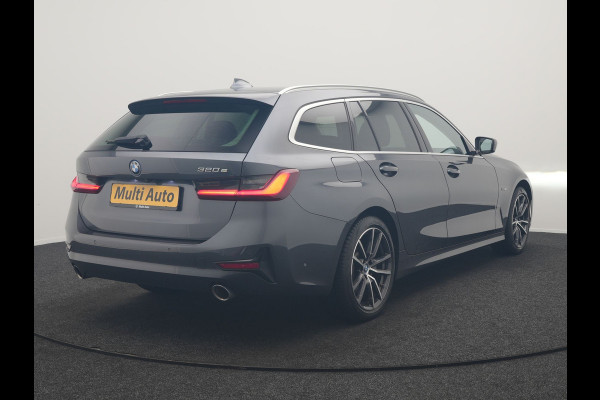 BMW 3 Serie Touring 320e Sportline PHEV Dealer O.H. | SOH 95,4% | Panodak | Adaptive Cruise | Camera | Sfeerverlichting | Sportstoelen Verwarmd | BLIS | Apple Carplay | Navigatie | DAB | Plug In Hybrid |