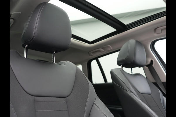 BMW 3 Serie Touring 320e Sportline PHEV Dealer O.H. | SOH 95,4% | Panodak | Adaptive Cruise | Camera | Sfeerverlichting | Sportstoelen Verwarmd | BLIS | Apple Carplay | Navigatie | DAB | Plug In Hybrid |