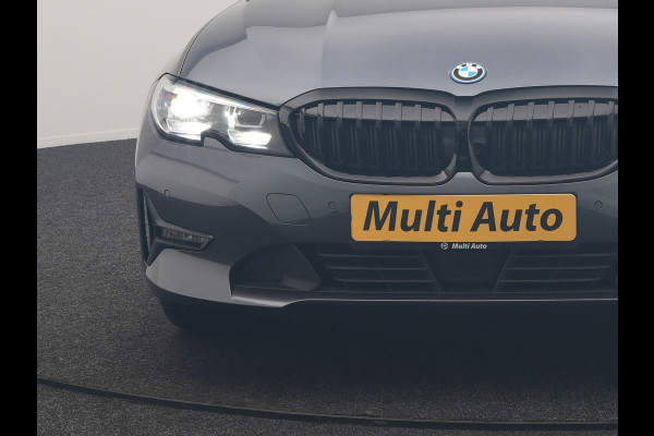 BMW 3 Serie Touring 320e Sportline PHEV Dealer O.H. | SOH 95,4% | Panodak | Adaptive Cruise | Camera | Sfeerverlichting | Sportstoelen Verwarmd | BLIS | Apple Carplay | Navigatie | DAB | Plug In Hybrid |