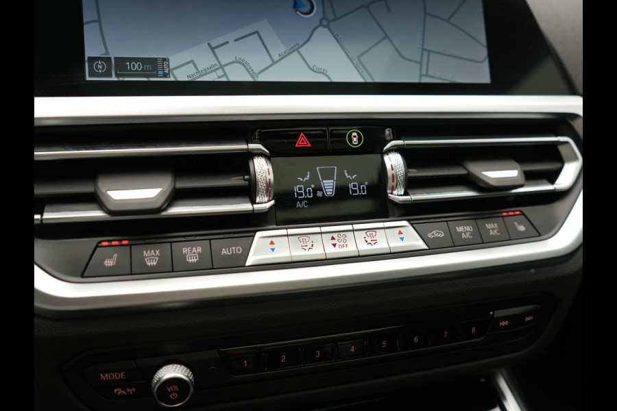 BMW 3 Serie Touring 320e Sportline PHEV Dealer O.H. | SOH 95,4% | Panodak | Adaptive Cruise | Camera | Sfeerverlichting | Sportstoelen Verwarmd | BLIS | Apple Carplay | Navigatie | DAB | Plug In Hybrid |