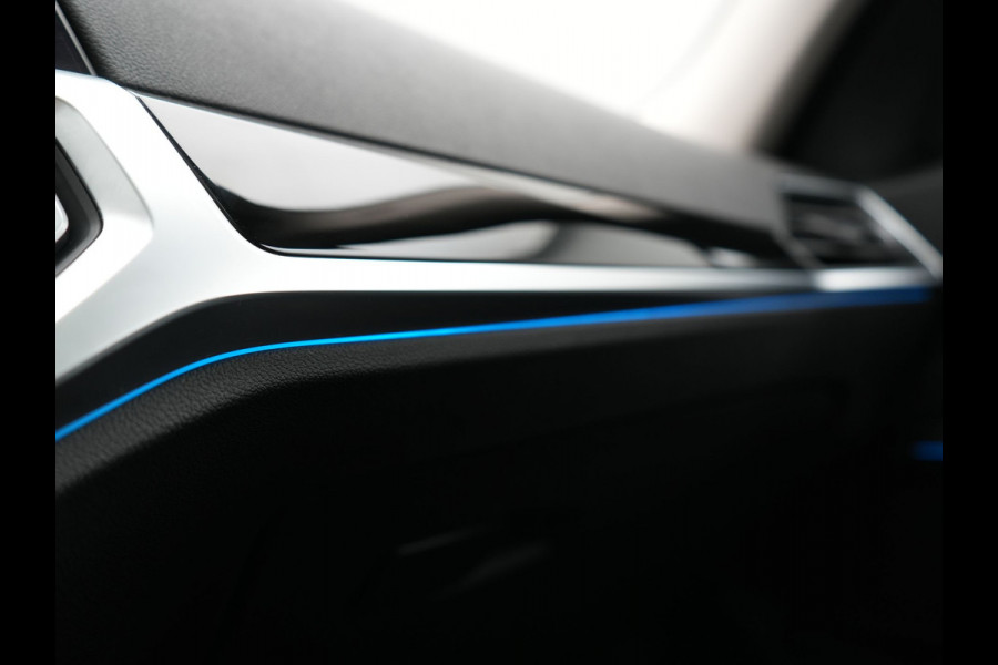 BMW 3 Serie Touring 320e Sportline PHEV Dealer O.H. | SOH 95,4% | Panodak | Adaptive Cruise | Camera | Sfeerverlichting | Sportstoelen Verwarmd | BLIS | Apple Carplay | Navigatie | DAB | Plug In Hybrid |