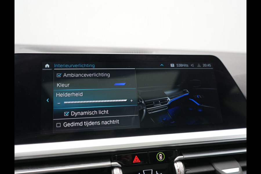 BMW 3 Serie Touring 320e Sportline PHEV Dealer O.H. | SOH 95,4% | Panodak | Adaptive Cruise | Camera | Sfeerverlichting | Sportstoelen Verwarmd | BLIS | Apple Carplay | Navigatie | DAB | Plug In Hybrid |