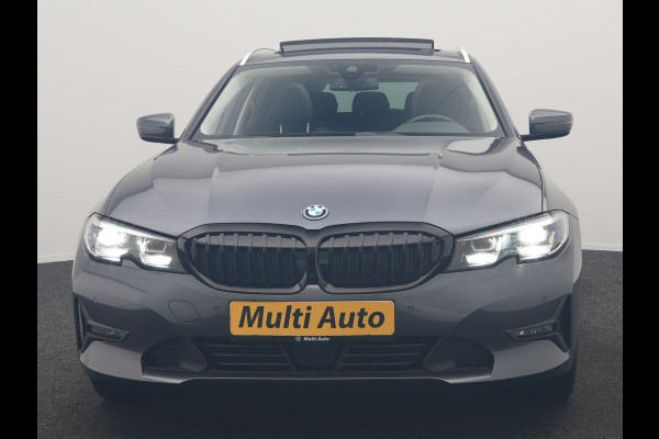 BMW 3 Serie Touring 320e Sportline PHEV Dealer O.H. | SOH 95,4% | Panodak | Adaptive Cruise | Camera | Sfeerverlichting | Sportstoelen Verwarmd | BLIS | Apple Carplay | Navigatie | DAB | Plug In Hybrid |