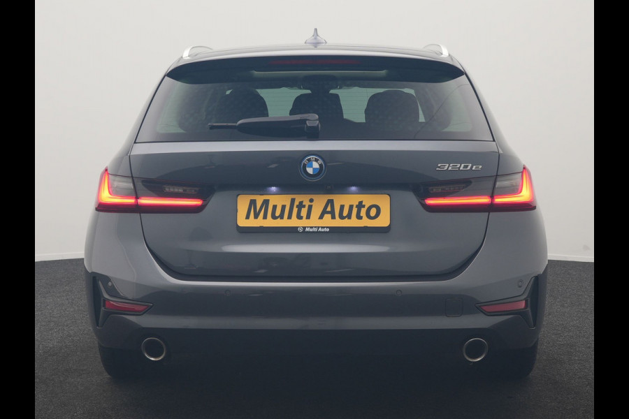 BMW 3 Serie Touring 320e Sportline PHEV Dealer O.H. | SOH 95,4% | Panodak | Adaptive Cruise | Camera | Sfeerverlichting | Sportstoelen Verwarmd | BLIS | Apple Carplay | Navigatie | DAB | Plug In Hybrid |