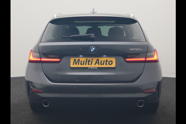 BMW 3 Serie Touring 320e Sportline PHEV Dealer O.H. | SOH 95,4% | Panodak | Adaptive Cruise | Camera | Sfeerverlichting | Sportstoelen Verwarmd | BLIS | Apple Carplay | Navigatie | DAB | Plug In Hybrid |