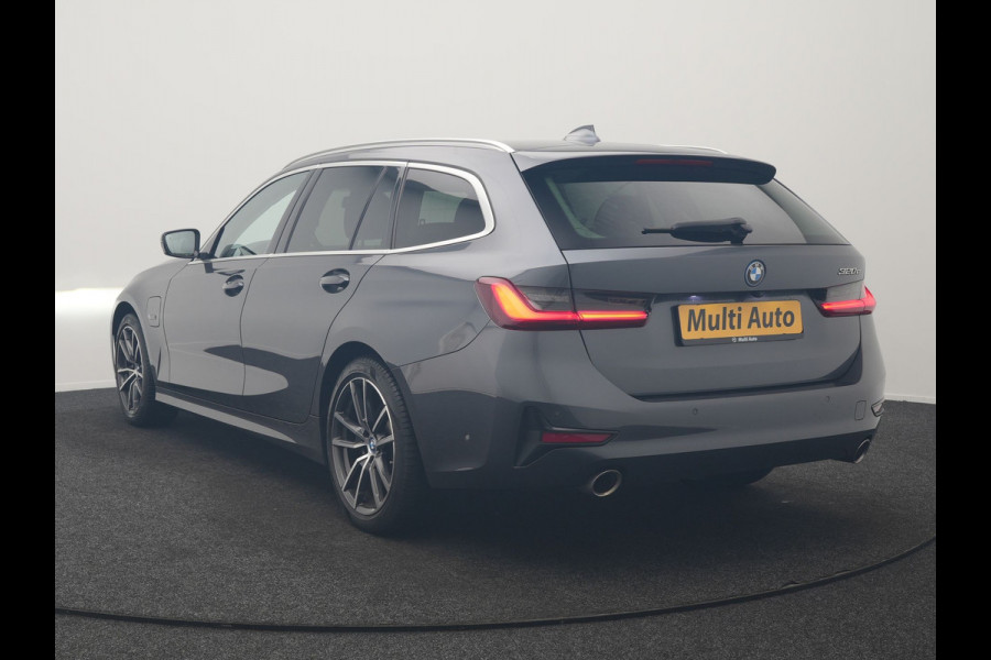 BMW 3 Serie Touring 320e Sportline PHEV Dealer O.H. | SOH 95,4% | Panodak | Adaptive Cruise | Camera | Sfeerverlichting | Sportstoelen Verwarmd | BLIS | Apple Carplay | Navigatie | DAB | Plug In Hybrid |