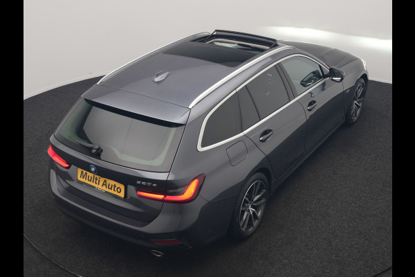 BMW 3 Serie Touring 320e Sportline PHEV Dealer O.H. | SOH 95,4% | Panodak | Adaptive Cruise | Camera | Sfeerverlichting | Sportstoelen Verwarmd | BLIS | Apple Carplay | Navigatie | DAB | Plug In Hybrid |