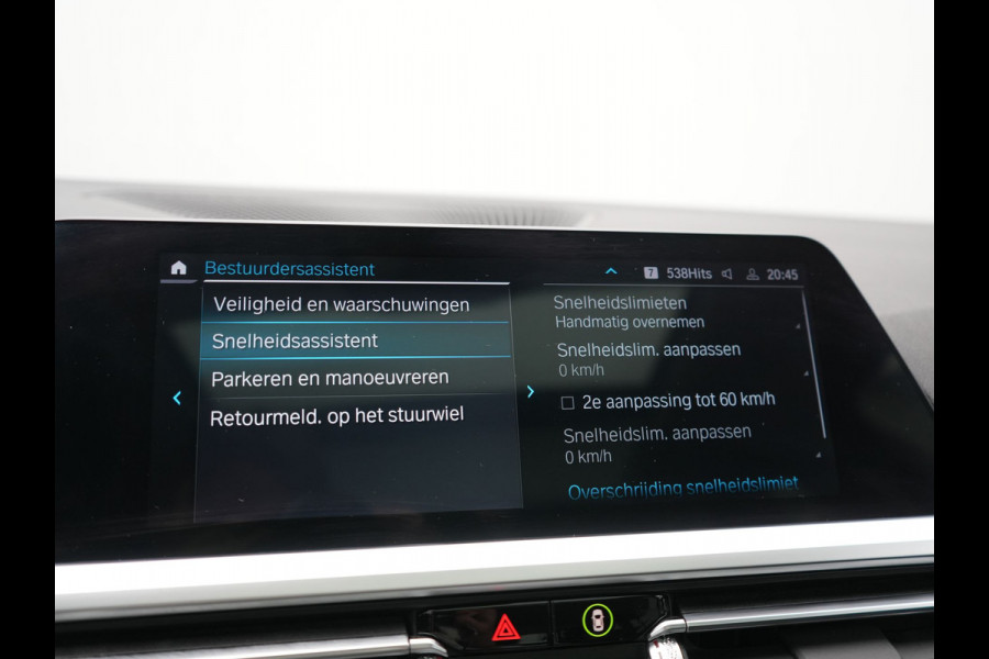 BMW 3 Serie Touring 320e Sportline PHEV Dealer O.H. | SOH 95,4% | Panodak | Adaptive Cruise | Camera | Sfeerverlichting | Sportstoelen Verwarmd | BLIS | Apple Carplay | Navigatie | DAB | Plug In Hybrid |