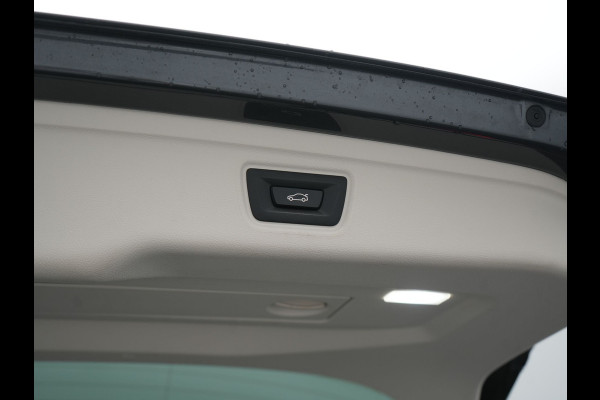 BMW 3 Serie Touring 320e Sportline PHEV Dealer O.H. | SOH 95,4% | Panodak | Adaptive Cruise | Camera | Sfeerverlichting | Sportstoelen Verwarmd | BLIS | Apple Carplay | Navigatie | DAB | Plug In Hybrid |