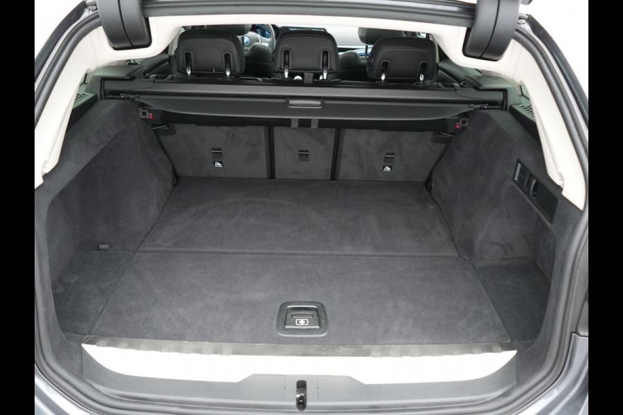 BMW 3 Serie Touring 320e Sportline PHEV Dealer O.H. | SOH 95,4% | Panodak | Adaptive Cruise | Camera | Sfeerverlichting | Sportstoelen Verwarmd | BLIS | Apple Carplay | Navigatie | DAB | Plug In Hybrid |