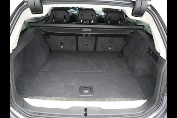 BMW 3 Serie Touring 320e Sportline PHEV Dealer O.H. | SOH 95,4% | Panodak | Adaptive Cruise | Camera | Sfeerverlichting | Sportstoelen Verwarmd | BLIS | Apple Carplay | Navigatie | DAB | Plug In Hybrid |