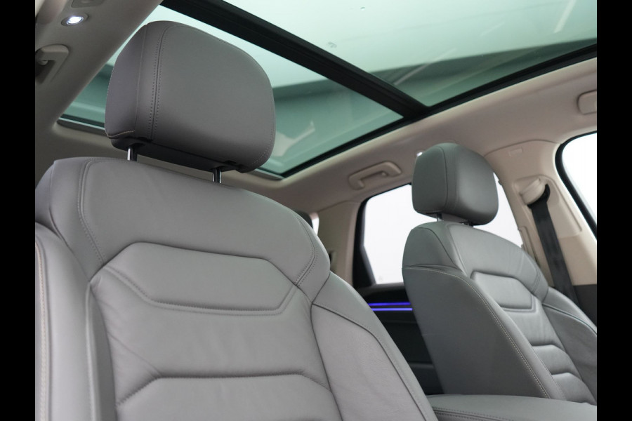 Volkswagen Touareg 3.0 TSi eHybrid 4MOTION PHEV 381pk Dealer O.H. | SOH 91,3% | Trekhaak Af Fabriek | Luchtvering | Panodak | Adaptive Cruise | Dynaudio | 360 Camera | Head Up | Lederen Comfortstoelen Memory & Verwarmd | Sfeerverlichting | Stuur Verwarmd |  Keyless | Apple Carplay | 20"L.M | Plug In Hybrid |