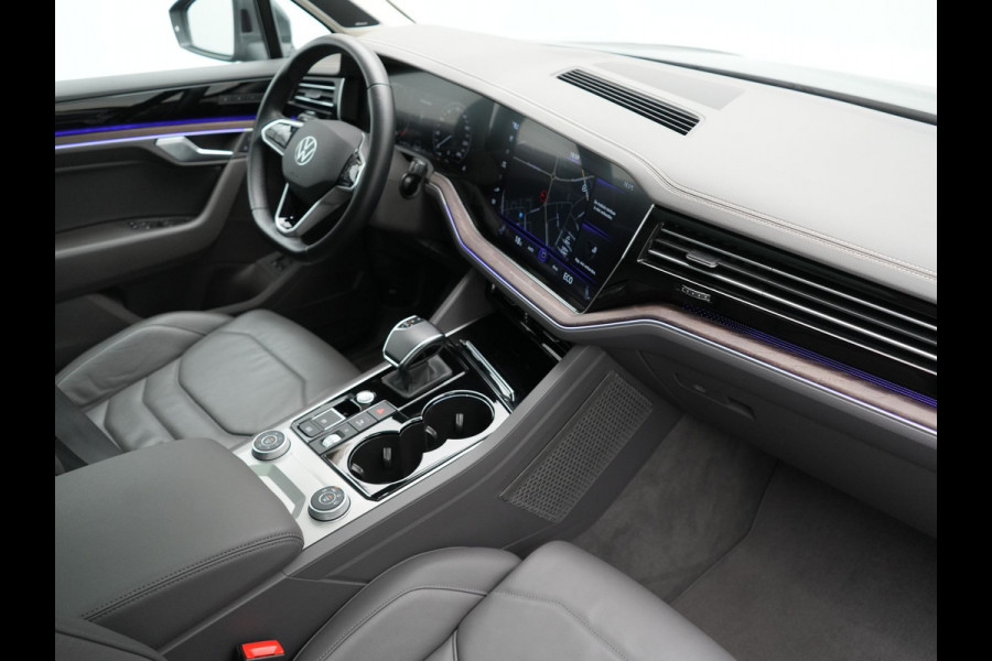 Volkswagen Touareg 3.0 TSi eHybrid 4MOTION PHEV 381pk Dealer O.H. | SOH 91,3% | Trekhaak Af Fabriek | Luchtvering | Panodak | Adaptive Cruise | Dynaudio | 360 Camera | Head Up | Lederen Comfortstoelen Memory & Verwarmd | Sfeerverlichting | Stuur Verwarmd |  Keyless | Apple Carplay | 20"L.M | Plug In Hybrid |