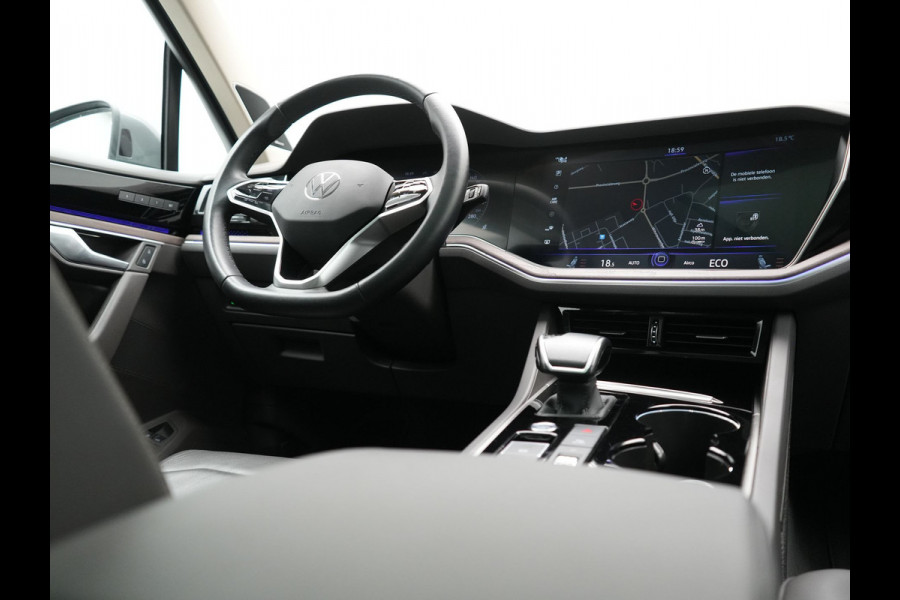 Volkswagen Touareg 3.0 TSi eHybrid 4MOTION PHEV 381pk Dealer O.H. | SOH 91,3% | Trekhaak Af Fabriek | Luchtvering | Panodak | Adaptive Cruise | Dynaudio | 360 Camera | Head Up | Lederen Comfortstoelen Memory & Verwarmd | Sfeerverlichting | Stuur Verwarmd |  Keyless | Apple Carplay | 20"L.M | Plug In Hybrid |