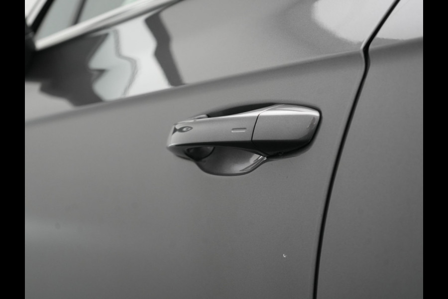 Volkswagen Touareg 3.0 TSi eHybrid 4MOTION PHEV 381pk Dealer O.H. | SOH 91,3% | Trekhaak Af Fabriek | Luchtvering | Panodak | Adaptive Cruise | Dynaudio | 360 Camera | Head Up | Lederen Comfortstoelen Memory & Verwarmd | Sfeerverlichting | Stuur Verwarmd |  Keyless | Apple Carplay | 20"L.M | Plug In Hybrid |