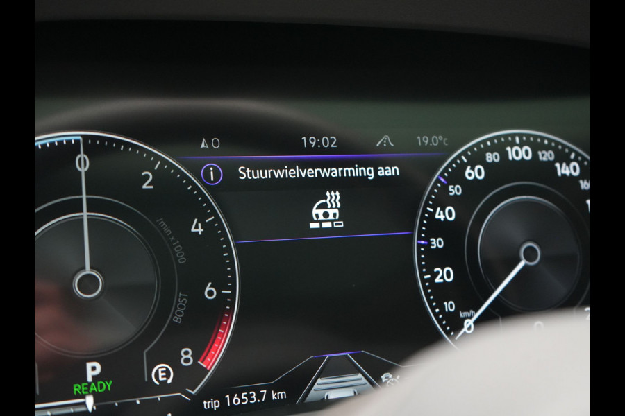 Volkswagen Touareg 3.0 TSi eHybrid 4MOTION PHEV 381pk Dealer O.H. | SOH 91,3% | Trekhaak Af Fabriek | Luchtvering | Panodak | Adaptive Cruise | Dynaudio | 360 Camera | Head Up | Lederen Comfortstoelen Memory & Verwarmd | Sfeerverlichting | Stuur Verwarmd |  Keyless | Apple Carplay | 20"L.M | Plug In Hybrid |