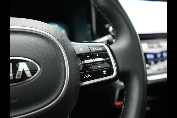 Kia Sorento 1.6 T-GDI 4WD ExecutiveLine PHEV 265pk Dealer O.H. | SOH 96,7% | Trekhaak Afn. | Panodak | Head Up | Adaptive Cruise | 360 Camera | Bose Audio | Lederen Sportstoelen Memory & Ventilatie | Keyless | BLIS | Stoelen & Stuur Verwarmd | Plug In Hybrid |
