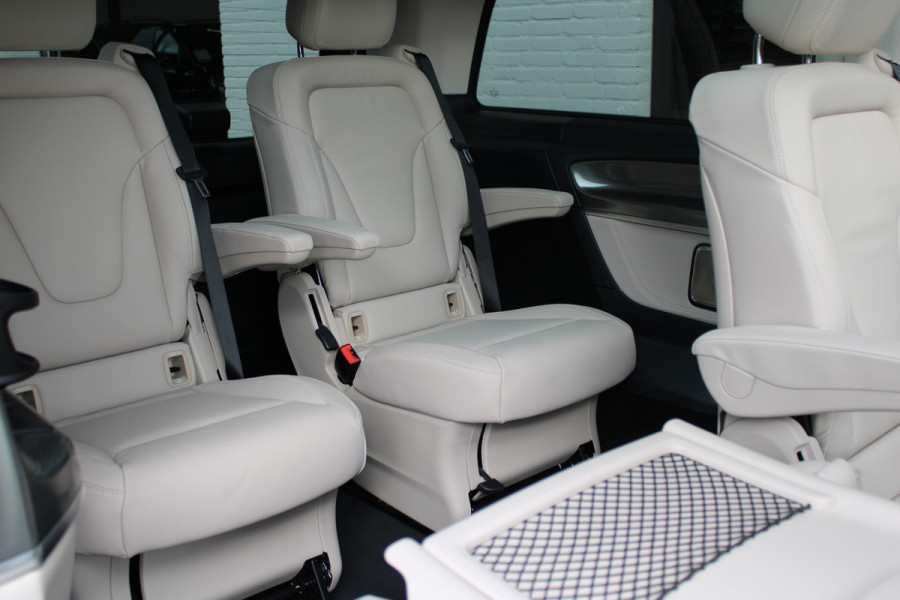 Mercedes-Benz V-Klasse 300d / AMG / Exclusive / 7-Pers / Pano / Luchtv / Elec Stoel / Burmester / Vol Opties / NIEUW!!