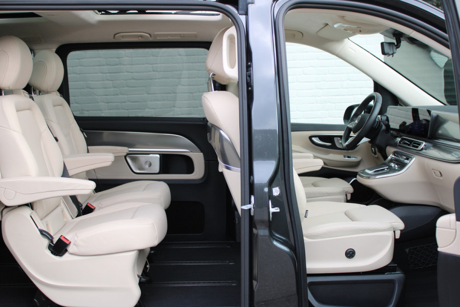 Mercedes-Benz V-Klasse 300d / AMG / Exclusive / 7-Pers / Pano / Luchtv / Elec Stoel / Burmester / Vol Opties / NIEUW!!
