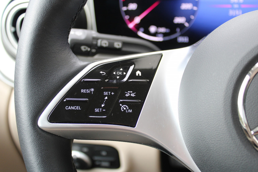 Mercedes-Benz V-Klasse 300d / AMG / Exclusive / 7-Pers / Pano / Luchtv / Elec Stoel / Burmester / Vol Opties / NIEUW!!