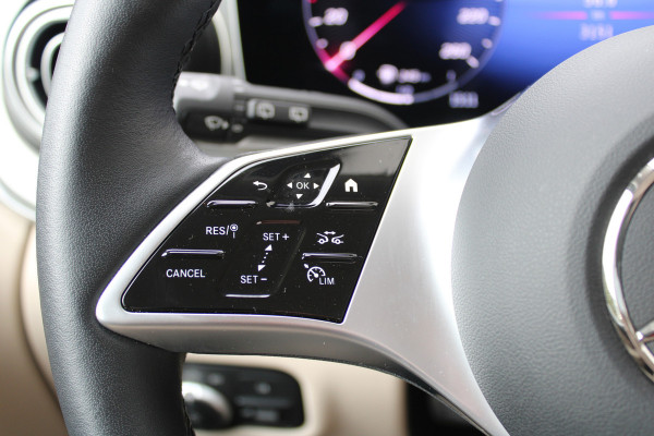 Mercedes-Benz V-Klasse 300d / AMG / Exclusive / 7-Pers / Pano / Luchtv / Elec Stoel / Burmester / Vol Opties / NIEUW!!