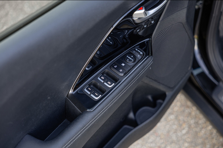Kia Niro 1.6 GDi Hybrid ExecutiveLine / 61dkm NAP / Camera / Leer / Stoelverw. & Koeling / JBL Audio