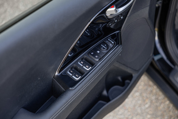 Kia Niro 1.6 GDi Hybrid ExecutiveLine / 61dkm NAP / Camera / Leer / Stoelverw. & Koeling / JBL Audio