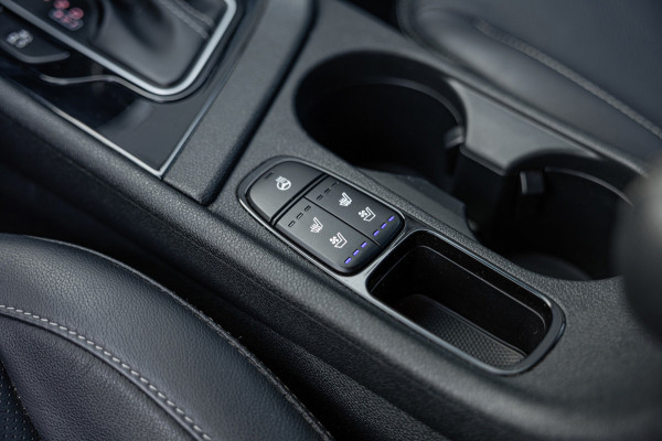 Kia Niro 1.6 GDi Hybrid ExecutiveLine / 61dkm NAP / Camera / Leer / Stoelverw. & Koeling / JBL Audio