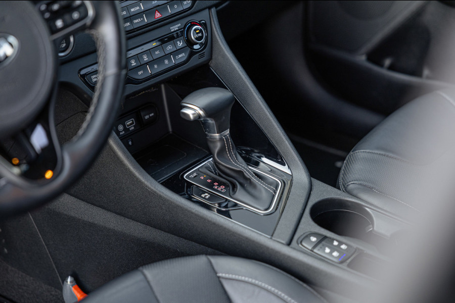 Kia Niro 1.6 GDi Hybrid ExecutiveLine / 61dkm NAP / Camera / Leer / Stoelverw. & Koeling / JBL Audio
