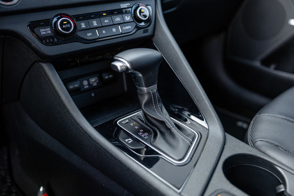 Kia Niro 1.6 GDi Hybrid ExecutiveLine / 61dkm NAP / Camera / Leer / Stoelverw. & Koeling / JBL Audio