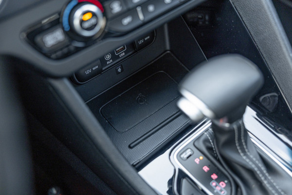 Kia Niro 1.6 GDi Hybrid ExecutiveLine / 61dkm NAP / Camera / Leer / Stoelverw. & Koeling / JBL Audio