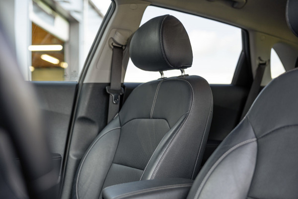 Kia Niro 1.6 GDi Hybrid ExecutiveLine / 61dkm NAP / Camera / Leer / Stoelverw. & Koeling / JBL Audio