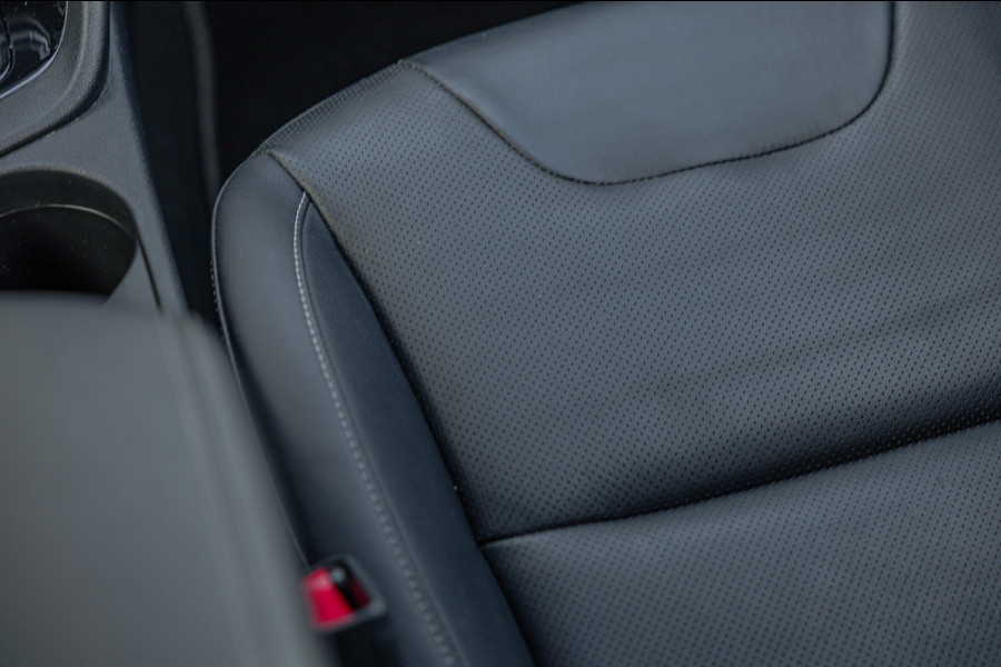Kia Niro 1.6 GDi Hybrid ExecutiveLine / 61dkm NAP / Camera / Leer / Stoelverw. & Koeling / JBL Audio