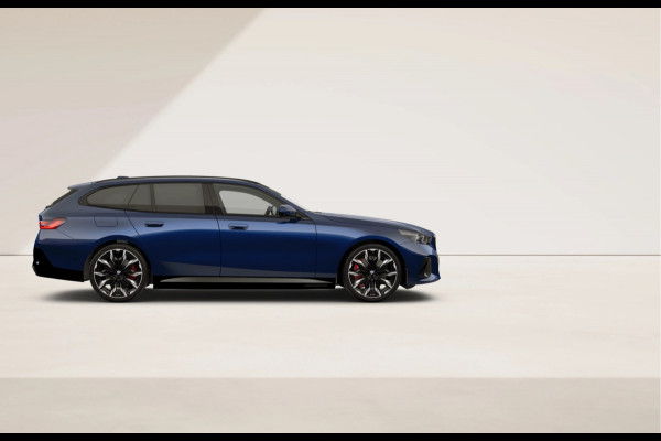 BMW i5 Touring eDrive40 - M-Sport Pro - Pano - Onderstel Prof - Trekhaak - Bowers & Wilkins