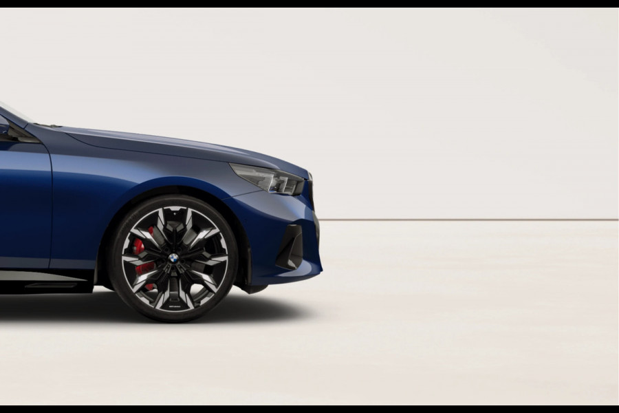 BMW i5 Touring eDrive40 - M-Sport Pro - Pano - Onderstel Prof - Trekhaak - Bowers & Wilkins