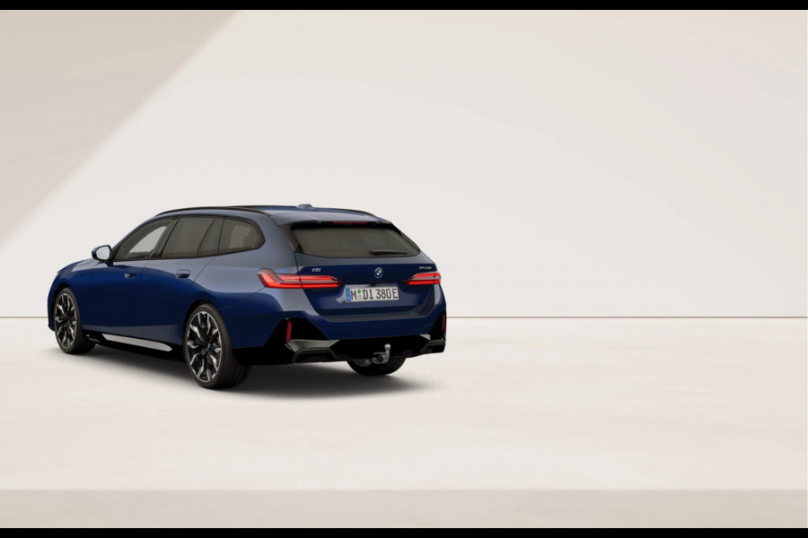 BMW i5 Touring eDrive40 - M-Sport Pro - Pano - Onderstel Prof - Trekhaak - Bowers & Wilkins